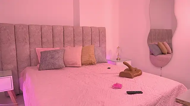 Snapshot of violeta_aroca chatting on November 22, 3:05 am violeta aroca online show from November 22, 3:05 am