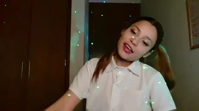 Snapshot of 3littleschoolteens chatting on February 5, 4:59 am 3littleschoolteens online show from February 5, 4:59 am