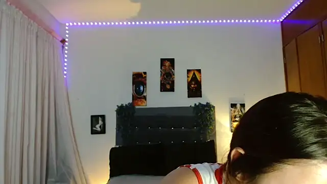 3littleschoolteens online show from November 18, 5:45 am