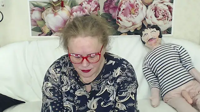 FlaviaSquirts online show from November 6, 7:31 am