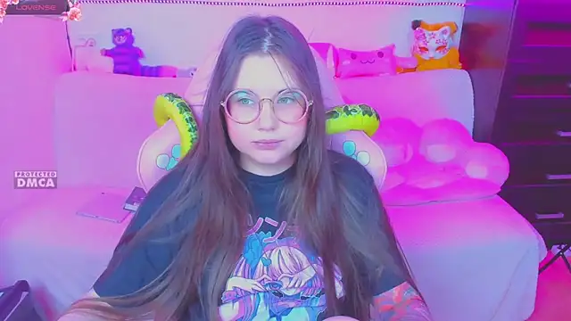 Snapshot of Lolisuccub chatting on February 4, 6:27 pm Lolisuccub online show from February 4, 6:27 pm