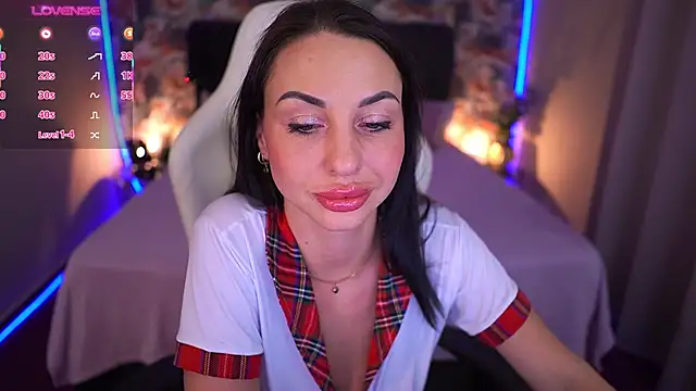 KristiiMax online show from December 4, 4:27 pm