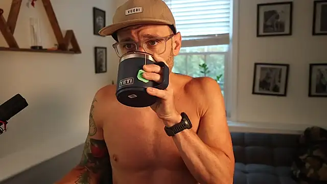 Snapshot of BradBronton chatting on July 23, 11:52 am BradBronton online show from July 23, 11:52 am