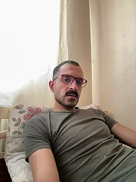 Snapshot of saye0044 chatting on February 19, 5:25 am saye0044 online show from February 19, 5:25 am