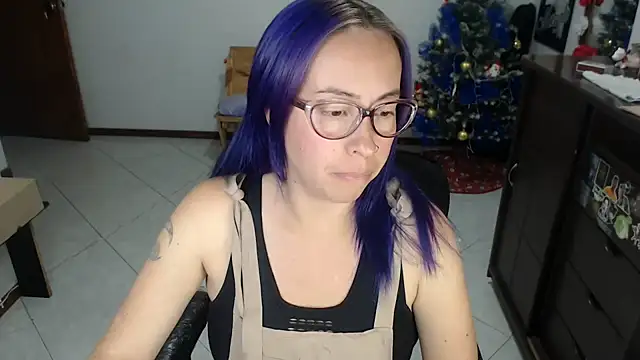 Snapshot of charlottezoe15 chatting on November 16, 11:32 pm charlottezoe15 online show from November 16, 11:32 pm