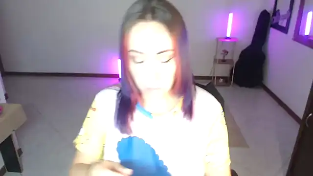 charlottezoe15 online show from April 12, 10:31 am