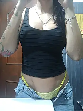 Snapshot of LunaZambrano chatting on July 2, 3:23 am LunaZambrano online show from July 2, 3:23 am