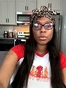 Snapshot of CandyLuxxxx chatting on October 15, 11:16 pm CandyLuxxxx online show from October 15, 11:16 pm