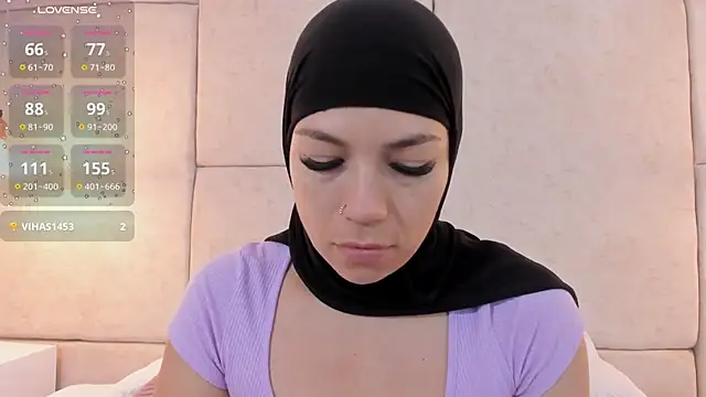 aisha vs online show from December 26, 12:16 pm