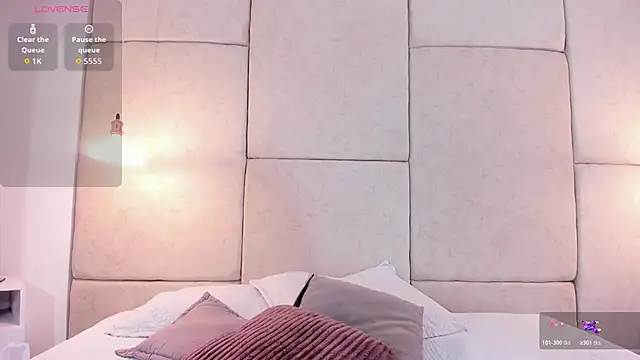 Snapshot of aisha_vs chatting on December 5, 12:47 pm aisha vs online show from December 5, 12:47 pm