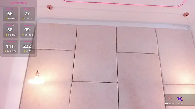 Snapshot of aisha_vs chatting on December 15, 12:42 pm aisha vs online show from December 15, 12:42 pm