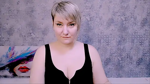 Snapshot of Djullia chatting on February 2, 12:13 pm Djullia online show from February 2, 12:13 pm