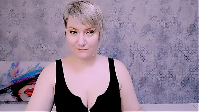 Snapshot of Djullia chatting on February 2, 3:17 pm Djullia online show from February 2, 3:17 pm