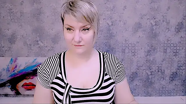 Snapshot of Djullia chatting on February 3, 6:13 am Djullia online show from February 3, 6:13 am