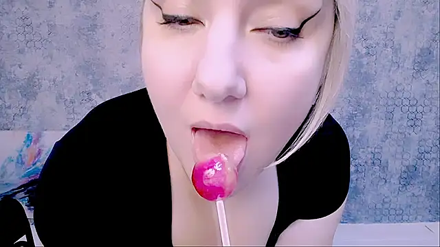 Snapshot of Djullia chatting on February 6, 12:16 pm Djullia online show from February 6, 12:16 pm