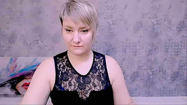 Snapshot of Djullia chatting on February 8, 3:31 pm Djullia online show from February 8, 3:31 pm
