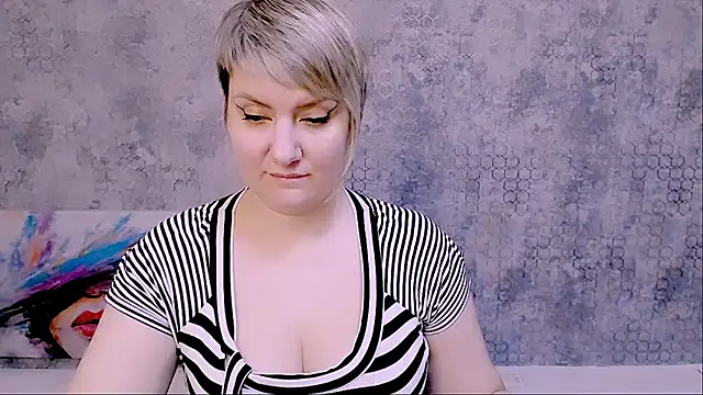 Snapshot of Djullia chatting on February 17, 9:13 am Djullia online show from February 17, 9:13 am