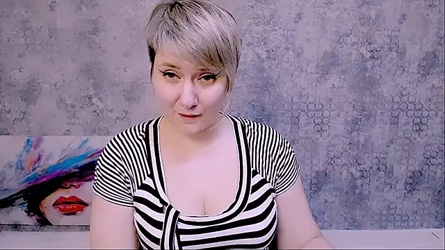 Snapshot of Djullia chatting on February 17, 3:31 pm Djullia online show from February 17, 3:31 pm