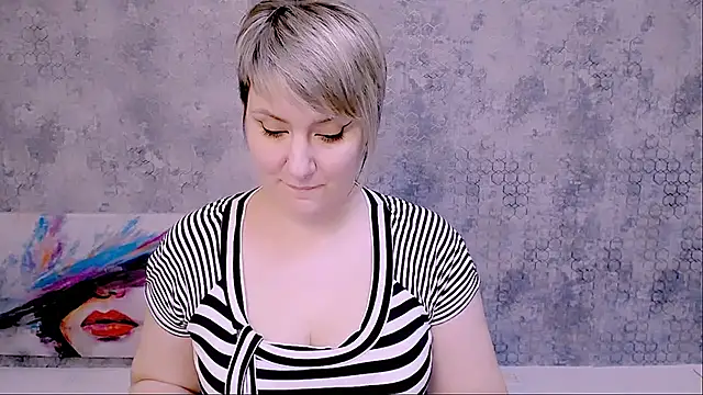 Snapshot of Djullia chatting on February 23, 12:27 pm Djullia online show from February 23, 12:27 pm
