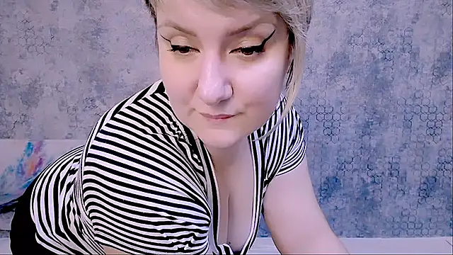 Snapshot of Djullia chatting on March 15, 3:27 pm Djullia online show from March 15, 3:27 pm
