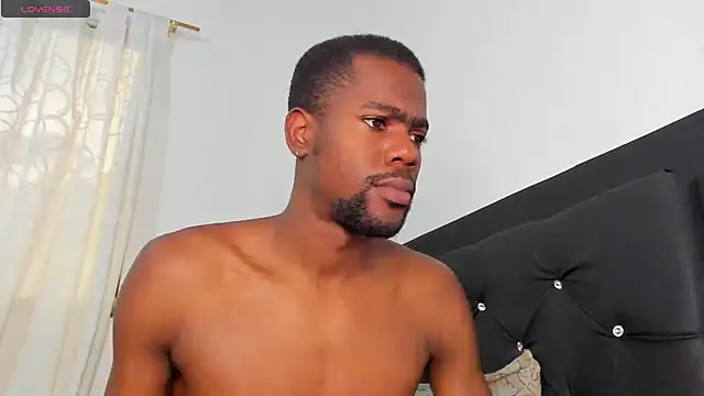 Snapshot of santi_brown chatting on October 11, 9:35 pm santi brown online show from October 11, 9:35 pm