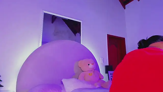 Snapshot of elsalondon chatting on December 23, 2:13 am elsalondon online show from December 23, 2:13 am