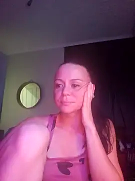 MrsBunnyBum online show from April 9, 7:30 pm