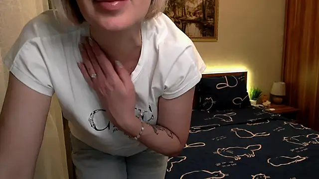 Snapshot of sensualEmilia chatting on May 26, 6:48 pm sensualEmilia online show from May 26, 6:48 pm