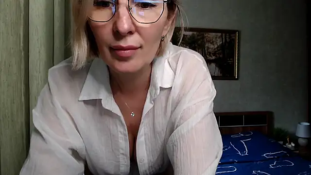 Snapshot of sensualEmilia chatting on May 29, 7:28 am sensualEmilia online show from May 29, 7:28 am