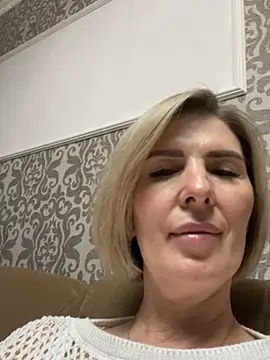 Snapshot of sensualEmilia chatting on June 7, 4:44 pm sensualEmilia online show from June 7, 4:44 pm