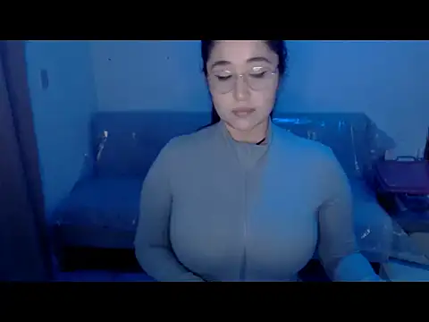 Snapshot of YummymeowW chatting on December 21, 1:46 am YummymeowW online show from December 21, 1:46 am