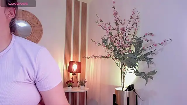 Snapshot of Antonellachic73 chatting on September 15, 8:53 pm Antonellachic73 online show from September 15, 8:53 pm