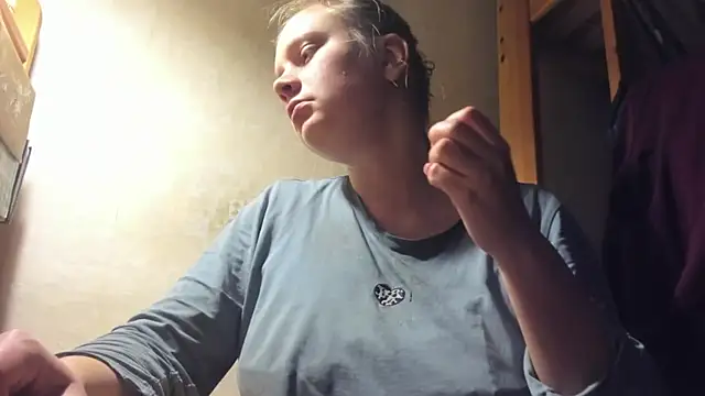 Snapshot of FrumCake chatting on March 7, 11:38 pm FrumCake online show from March 7, 11:38 pm