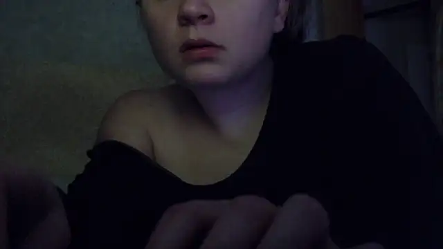 Snapshot of FrumCake chatting on December 18, 12:06 am FrumCake online show from December 18, 12:06 am