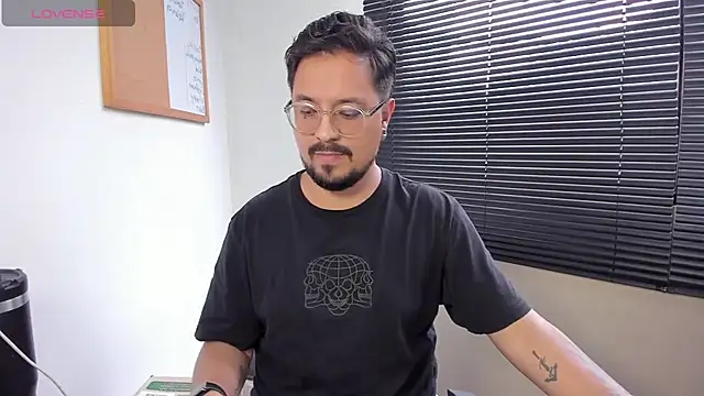 DaviidEvans  online show from December 21, 5:29 pm