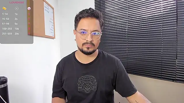 DaviidEvans  online show from December 21, 8:32 pm