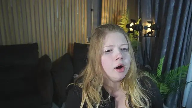 Snapshot of Tinker_Belll chatting on April 21, 2:51 am Tinker Belll online show from April 21, 2:51 am