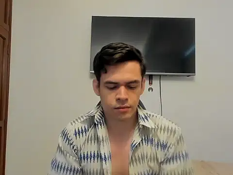 Lucian Gomez  online show from October 16, 7:04 pm