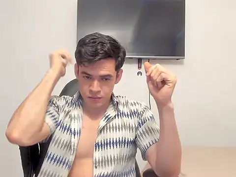 Lucian Gomez  online show from October 17, 9:17 pm