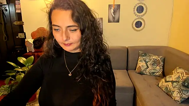 Snapshot of emma_luxy chatting on February 20, 5:12 am emma luxy online show from February 20, 5:12 am