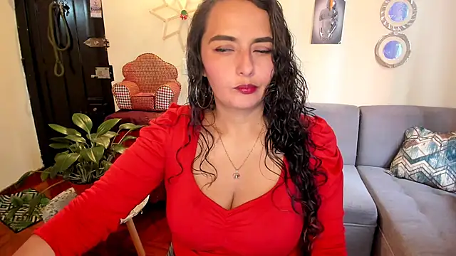 Snapshot of emma_luxy chatting on February 23, 7:49 pm emma luxy online show from February 23, 7:49 pm