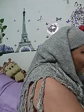 Snapshot of Alyona21 chatting on June 26, 2:05 am Alyona21 online show from June 26, 2:05 am