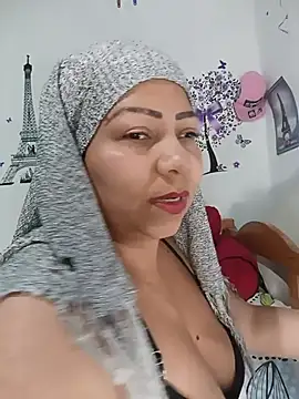 Snapshot of Alyona21 chatting on July 6, 12:29 am Alyona21 online show from July 6, 12:29 am