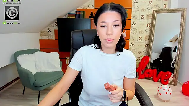 EmillyTaylor online show from February 19, 4:23 am