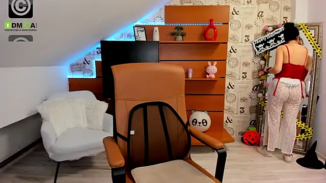 EmillyTaylor online show from October 28, 4:38 am