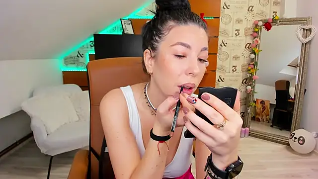 EmillyTaylor online show from November 11, 4:45 am