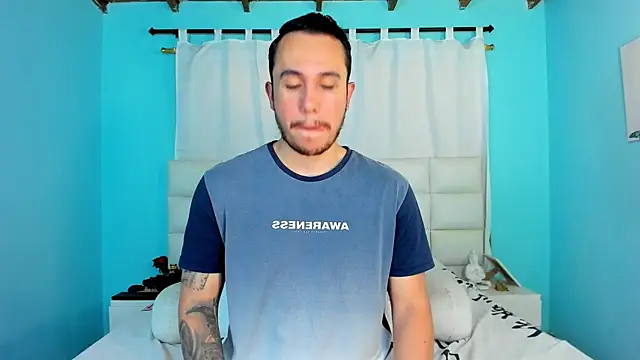 Snapshot of juan__jimenez chatting on November 8, 8:51 pm juan jimenez online show from November 8, 8:51 pm