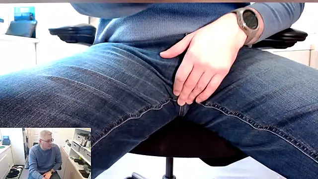 Snapshot of RicRockhard chatting on October 25, 10:12 am RicRockhard online show from October 25, 10:12 am