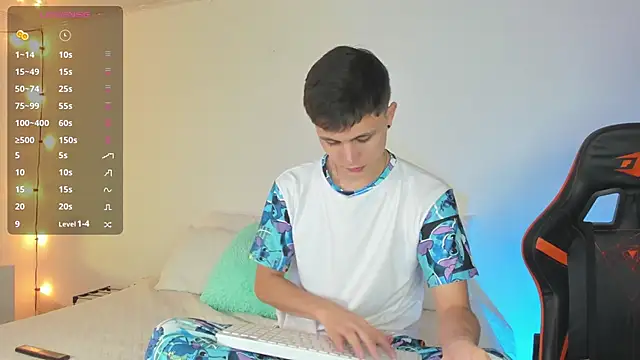 DustinLevine online show from February 6, 2:33 am