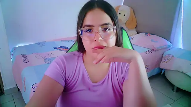 Snapshot of _alicia_z chatting on January 28, 9:19 pm alicia z online show from January 28, 9:19 pm